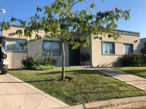 Casa a la venta en Santa Guadalupe en Pilar del Este