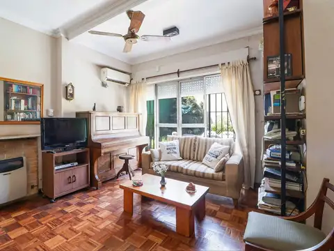 Casa 4 ambientes con 2 baños