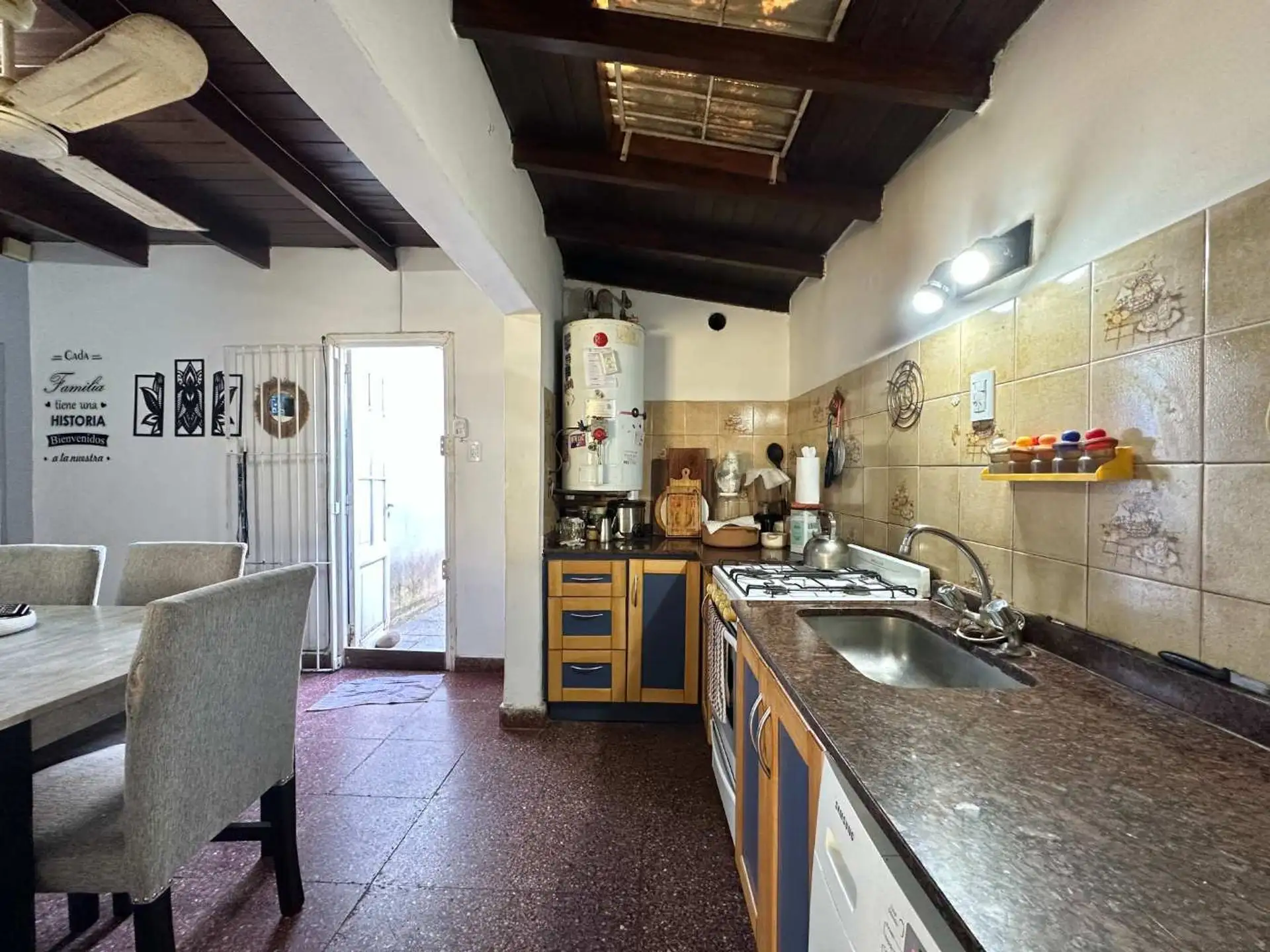 CASA 3 AMBIENTES C/COCHERA QUINCHO JARDÍN Y PATIO