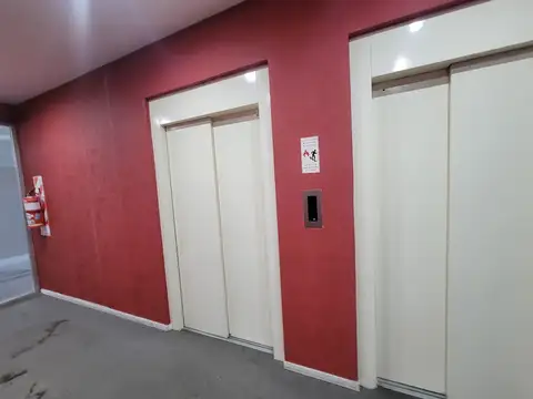 Oficina 6 ambientes con 2 baños