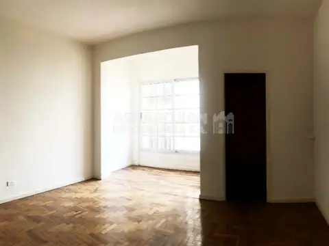 Oficina en Alquiler 80 años