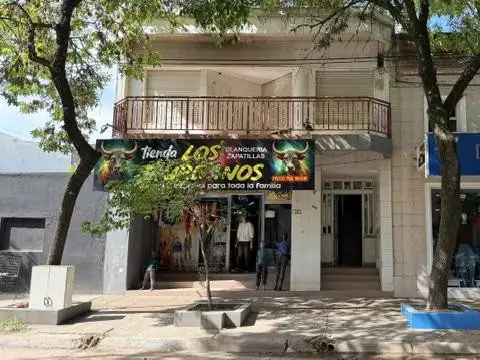 Local comercial con 2 departamentos de 3 ambientes.