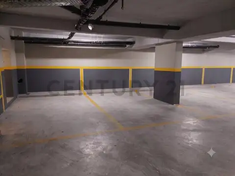 VENTA DE COCHERA FIJA Y CUBIERTA EN COLEGIALES - EXCELENTE UBICACION