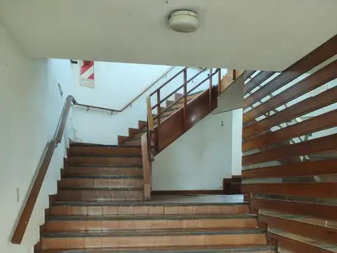 Av. Mario Bravo 400, Piso 1