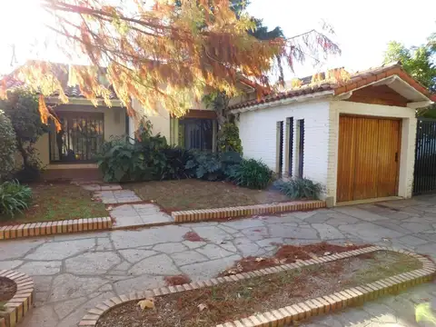 CASA | 154 m2 | LOTE 400 M2 | PILETA | QUINCHO