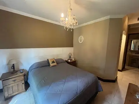 Casa en Venta con 5 cocheras