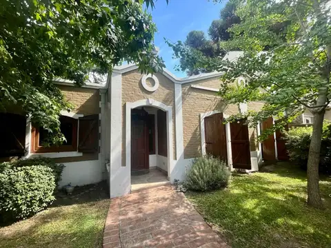 Venta de Chalet en Castelar Norte sobre gran lote