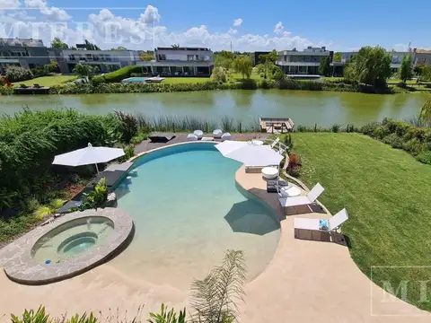 Casa en alquiler anual con muebles al lago en El Golf, Nordelta