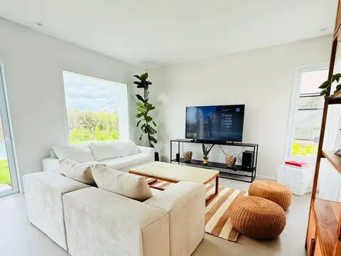 Casa en Alquiler con 1 cochera