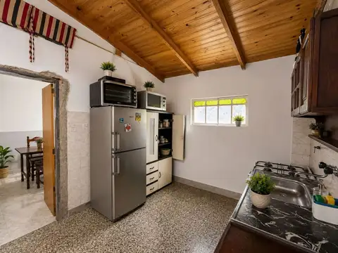Casa 4 ambientes con 2 baños
