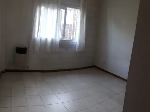 Alte G Brown 200, Piso 1