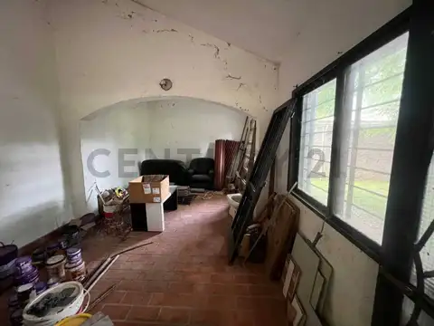 Oportunidad en Maschwitz -  Lote sobre asfalto con casa a refaccionar