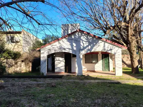 Oportunidad en Maschwitz -  Lote sobre asfalto con casa a refaccionar