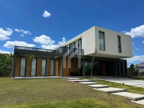 Casa Chalet  en Venta en La Diligencia, Pilara, Pilar
