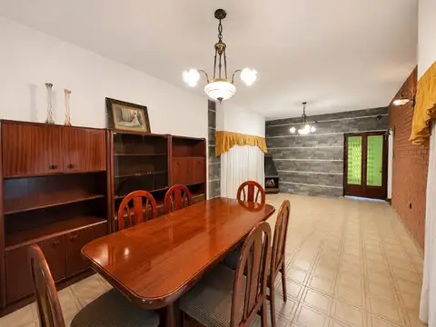 Casa 4 ambientes con 2 baños