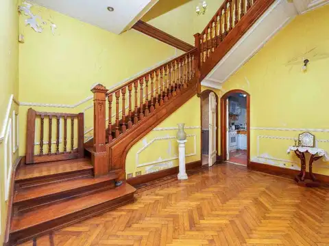 Casa 9 ambientes con Cochera