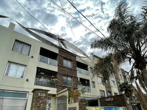 HERMOSO DEPARTAMENTO TRES AMB. EN VENTA CON COCHERA CUBIERTA