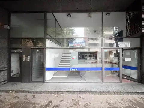 Local comercial en venta, 6mts de vidriera, ascensor, 2 plantas, Lourdes