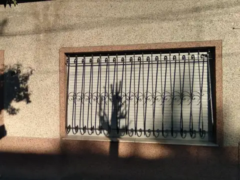 PH 2 ambientes al frente, patio pequeño techado