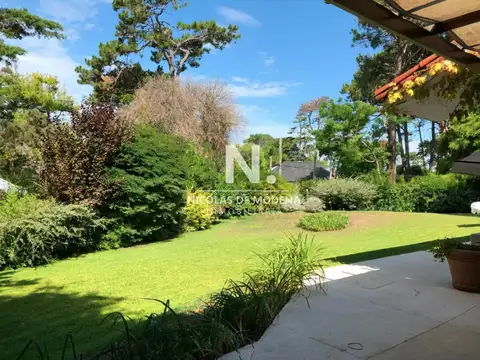 Chalet de 3 suites + dependencia en venta, Zona residencial