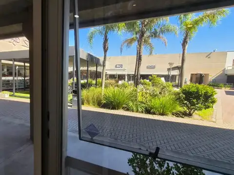 Oficina de 50 m² en Alquiler | Fisherton Plaza Mall - Frente al Aeropuerto