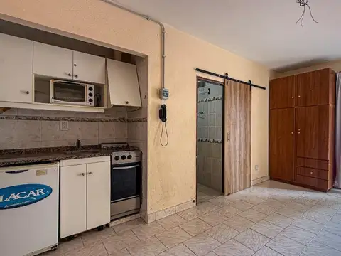 ALQUILER MONOAMBIENTE LATERAL ZONA GUEMES