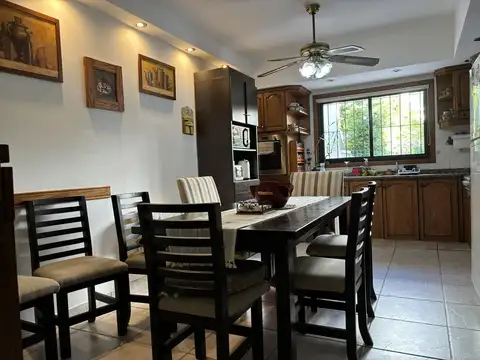 ESPECTACULAR CHALET A 300 MS DE PLAZA COLÓN