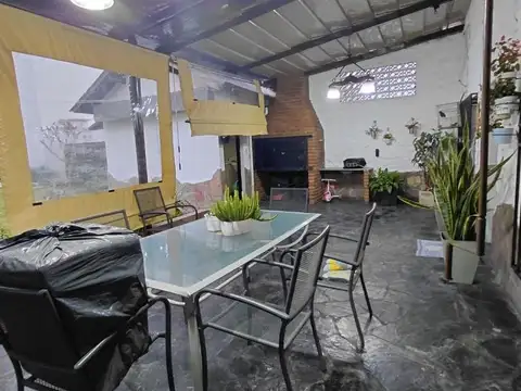 Casa 5 ambientes con 2 baños