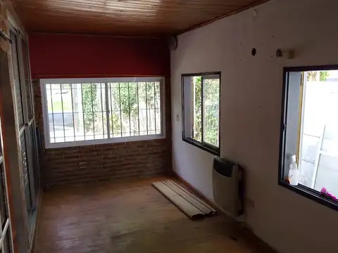 Casa 3 ambientes con 1 baño
