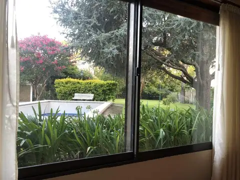 Casa 6 ambientes con 2 baños