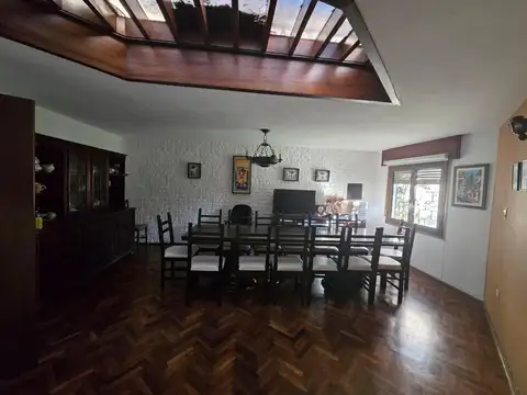 Casa 5 ambientes con 5 baños