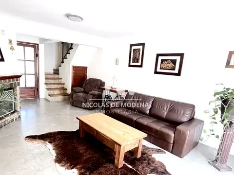 Venta de Casa, 3 Dormitorios, 2 Baños y Barbacoa en Barrio La Sonrisa