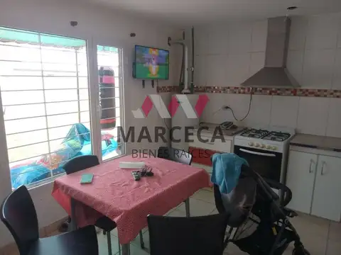 Casa 6 ambientes con 2 baños