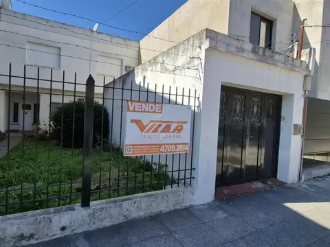 Venta en block, Casa para 2 familias  con jardín y garage -  Villa Martelli