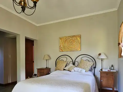Casa 9 ambientes con 3 baños