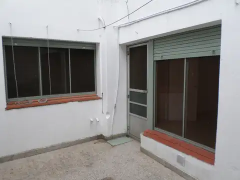 Departamento tipo casa  Planta Baja con patio Excelente ubicación 