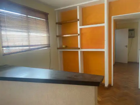 VENTA OFICINA-CENTRO AV. DEAN FUNES ESQ. SUCRE