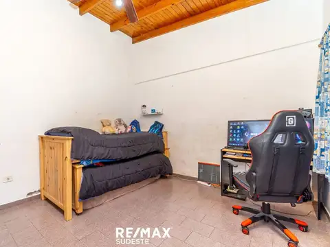 VENTA AMPLIA CASA PH DE DOS DORMITORIOS