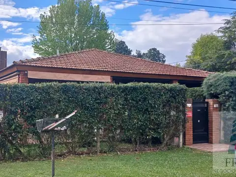 VENTA Casa 4 ambientes con pileta, Barrio Los Mirasoles, km50 Pilar