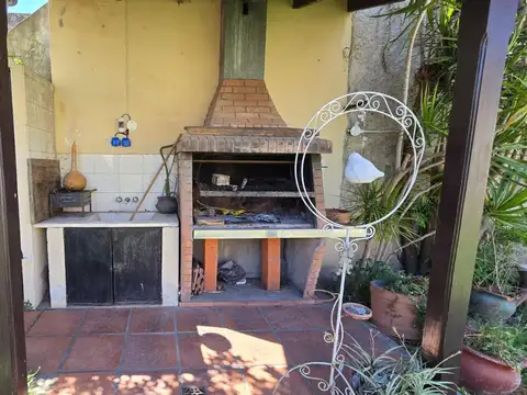 Casa 2 ambientes parque piscina cochera Ituzaingó Norte