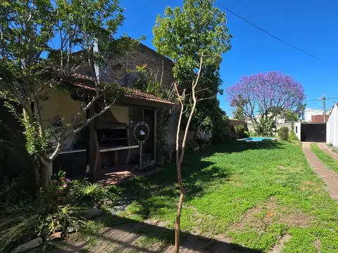 Casa en Venta con 4 cocheras