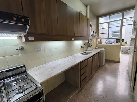 Casa 6 ambientes con 2 baños