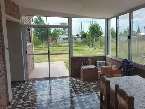 Casa en venta - 2 Dormitorios 2 Baños - 750Mts2 - Coronel Brandsen