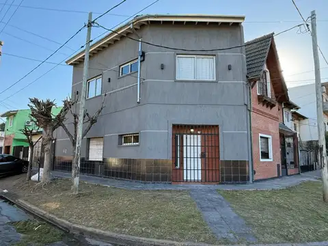 Venta en Block | 2 departamentos de 2 amb. c/cochera y patio