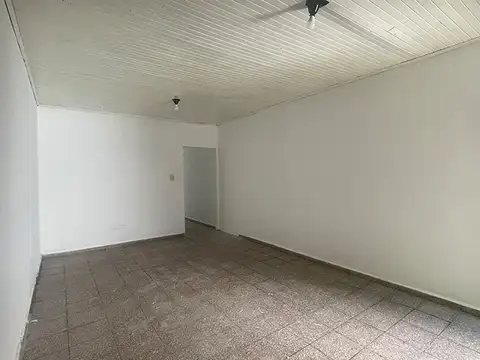 Venta | Casa tipo PH para remodelar.