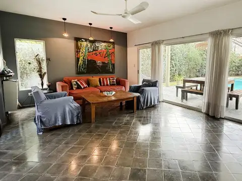 Casa 5 ambientes con 2 baños