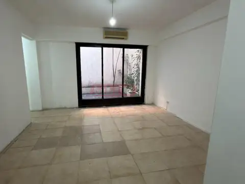 Departamento 3 ambientes con patio a reciclar Balvanera