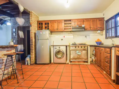 Casa en Venta con 2 cocheras