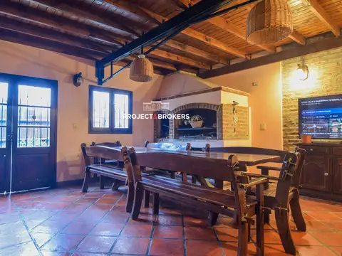 Casa 5 ambientes con 2 baños