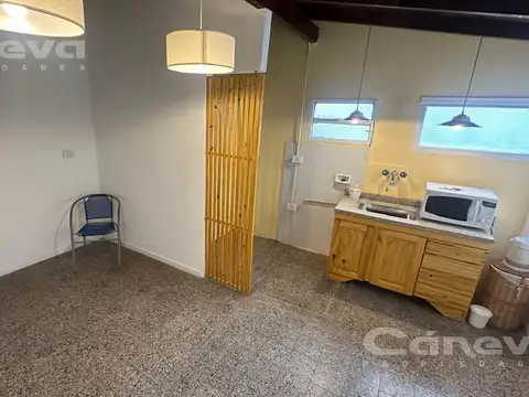 Local PH independiente a metros de Avenida, ideal con consultorio.